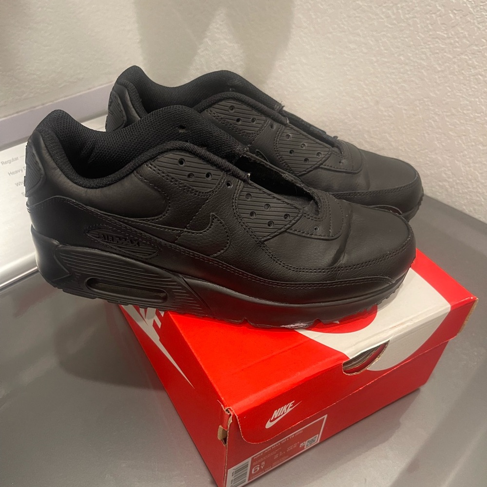 Nike air max size 90
Size 6Y